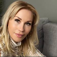 Välkomna på seans med Camilla Elfving! Vi har endast 28 platser. Ett  fantastisk medium och författare. Camilla har många strängar på sin lyra.  Hon har även kurser i transmedium, mediumskap och själsresor.