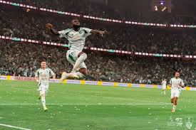 حسم الجدل حول كيسيه.. الكشف عن حقيقة عرض أيك أثينا لضم النجم الإيفواري