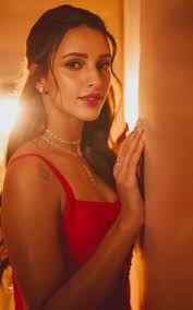 Tripti Dimri owns every frame, effortlessly stunning! #triptidimri #Glamour  #beauty #bollywood #elegance #ElegancePersonified #bollywoodbuzz  #MiddayEntertainment