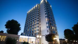 Complexul steaua de mare cu cele trei hoteluri , delfinul 3***, meduza 3*** si steaua de mare 2** are un element favorizant, ce consta in disponibilitatea instalatiilor de incalzire centrala a cladirilor, ceea ce face posibila extinderea activitatii turistice si balneare pe toata durata anului. Steaua De Mare Steaua De Mare