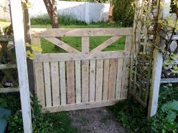 Gartentor Selber Bauen Diy Anleitung Und 45 Einzigartige Beispiele Diy Garten Zenideen Gartentor Gartentor Bauen Gartentore