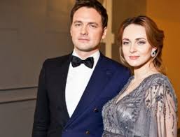 Сейчас супруги публикуют фото со свадьбы по важным для пары поводам. Anna Snatkina Vpervye Za Dolgoe Vremya Pokazala Doch