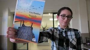 Elisa, une jeune lycéenne, mène une vie tranquille quand un photographe, laurent, lui propose de devenir mannequin. A 14 Ans Elle Publie Un Roman Deja Lu 100 000 Fois Nord Eclair