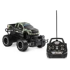 It also features a detailed paint job and a full function radio control so what are you waiting for? Digital Camo Ford F 150 Svt Raptor Remote Control Rc Truck 1 24 Scale Target