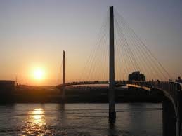 The bob kerrey pedestrian bridge, also known as the footbridge, is a walking bridge connecting council bluffs, ia to omaha's riverfront, just north of downtown. Bob Kerrey Pedestrian Bridge Omaha Council Bluffs 2008 Structurae