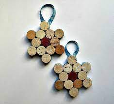 Ne choisissez pas tout de suite les designs complexes pour ne pas transformer le bricolage créatif en obligation fastidieuse. Fabriquer Ses Decos De Noel 33 Idees Recuperees Bricolage Noel Facile Deco Noel Fabriquer Deco De Noel