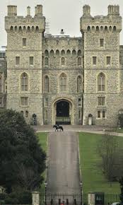 We made a day trip out of it and had a look inside the. Castillo De Windsor Castle Windsor Castle Beautiful Castles