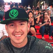 Manuel Sisneros (@manuel_sisneros)