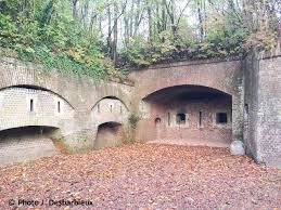 Le Fort De Mons En Baroeul Grande Guerre Lille Memoire Et Fortifications Fortifications Sites Et Lieux De Memoire Fortress Fort Castle