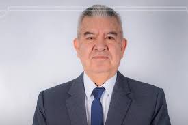 PROFESOR PIERDE LA VIDA TRAS SER APUÑALADO POR SU ALUMNA EN HUEHUETENANGO  Se confirma el fallecimiento del profesor Pedro Enrique Herrera Tello, de  72 años, quien había sido atacado con arma blanca