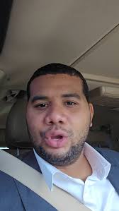 Huye de las personas que solo piensan en dinero.