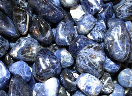The metallic and shimmer ranges have inherent properties which may show directional lines, waves and colour. Gemstone Facts The Silver Lady