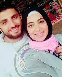 بحب جدا صور علا وعلى ديما على بيبقا فى ضهر علا حتى فى الصور بيبقا باين اد اى هما سند لبعض ربنا يجمعهم سوا على خير يارب Girl Couples Hijab