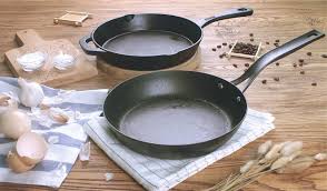 The Secret Of How To Clean Cast Iron In Four Easy Steps Cast Iron Cleaning Cleaning Cast Iron Skillet Cleaning Cast Iron Pans