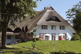 Haus Fischerwiege Vor Der Sanierung 2012 In Ahrenshoop Mit Sonnenwiese Vor Neben Und Hinter Dem Haus Hotel Haus Fischland Darss