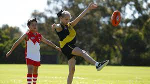 The football should be positioned in front of your kicking leg, from thigh to just above knee height. Kicking On The Run Play Afl