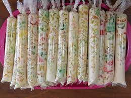 Masukkan sumi berlainan warna yang telah dibelah tadi ke dalam plastik aiskrim serta masukkan adunan tadi. Cara Membuat Aiskrim Sumi Jelly Yang Tengah Viral Astro Awatni