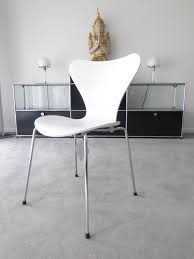The lamination plays a critical role in the shape of the chair. Fritz Hansen Stuhl 3107 Arne Jacobsen Esche Weiss Neu Furniture4life