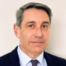 🏅 Très fière d'avoir reçu aujourd'hui le diplôme d'honneur du CEFRACOR  2022, récompensant un début de carrière prometteur dans le domaine de  l'étude de la protection contre la corrosion. 🏅…