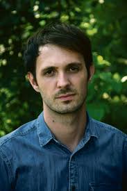 UN RÉALISATEUR DE CONTRECŒUR ENTRE DANS LA COUR DES GRANDS