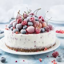 Mit einem mixer schlagen eier und zucker in einem üppigen schaum. 1001 Ideen Fur Einen Schnellen Kasekuchen Ohne Backen Weihnachtliches Eis Erdbeer Eistorte Einfacher Nachtisch