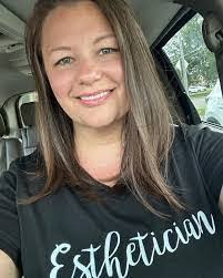 Dee Hoehn's Instagram, Twitter & Facebook