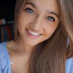 Lessie Barker's Instagram, Twitter & Facebook