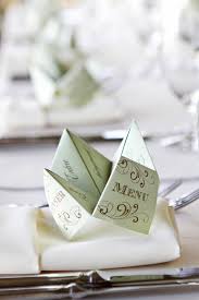 Il est de tradition de placer les inviter sur les tables de mariage et autres. 1001 Photos De Deco Avec Marque Place Original