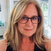 Dana Stein's Instagram, Twitter & Facebook