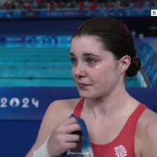 Andrea Paris's Instagram, Twitter & Facebook