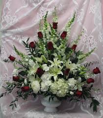 Pin By Laura Moreno On My Flower Creations Funeral Floral Arrangements Memorial Flowers Flower Arrangements