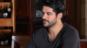 Burak Ozcivit In Yeni Sac Modeli Uzun Sacli Fotograflari Burak Ozcivit In Son Hali