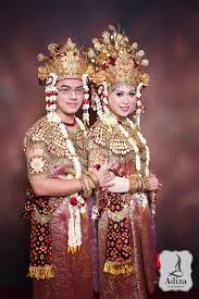 Jadwal sholat untuk palembang, gmt +7. South Sumatra S Wedding Couple With Traditonal Outfit Aesan Gede Aesan Pasangko Pengantin Pakaian Perkawinan Ide Perkawinan