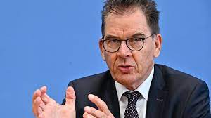 Gerd müller dabei, wie er in zahlreichen bereichen der entwicklungszusammenarbeit überall auf der welt initiativen und interessen vorantreibt. Entwicklungsminister Gerd Muller Kandidiert Nicht Mehr