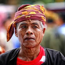 Pesonanya nan indah, itulah indonesiaku membuat dunia terpesona akan kehindahannya budayanya yang beragam musiknya yang beragam tarian serta bahasanya pun beragam itulah tanah airku. Makna Puisi Tanah Airku Tanah Yang Beragam Tiap Bait Klak Klik Bermutu