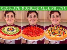 La Crostata Morbida Di Frutta E Una Torta Soffice Guarnita Con Crema E Frutta A Pezzetti Un Dolce Fresco E Colorato Per L Esta Ricette Crostata Ricette Facili