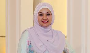 For more information and source, see on this link : Pulut Kuning Ikon Wanita