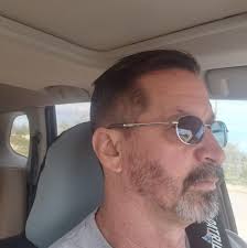 What causes the stop engine warning light to appear