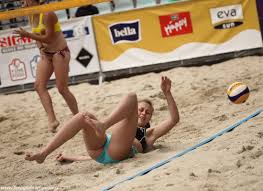 Siatkówka plażowa jest jednym z najpopularniejszych sportów rekreacyjnych na świecie. Siatkowka Plazowa Kobiet Fotografia Siatkowka Plazowa Kobiet