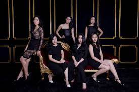 Menerima segala jenis liputan photo outdoor maupun indoor/studio, seperti foto wedding, prewedding, acara/pesta, foto wisuda bersama keluarga, photo product/food & drink, maternity, personal, photo group/team, dan lainnya. Photo Sahabat Tema Modern 2019 Imah Jepret Studio Bogor