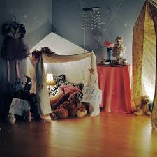 Kleine Kinderhohle Bauen Kinderzimmer Ideen Spielzelt Kids Blankets Diy Zelt Kinderzimmer Kinder Zimmer Kinderzimmer