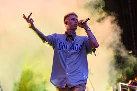 Is Machine Gun Kelly dating Sommer Ray? Rumors rife after duo spotted  getting cozy at his last gig - MEAWW