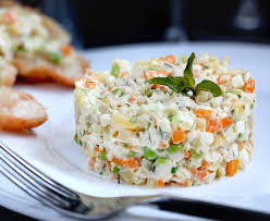 Оливье с копченой курицей и перепелиными яйцами. Vegetarianskij Olive 3 Recepta