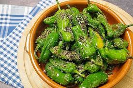 Heftig Vegan Foodblog Antipasti Tapas Antipasti Tapas Rezepte Vorspeisen Pimientos De Padron Tapas Rezept In 2020 Tapas Knoblauchbaguette Grune Paprika