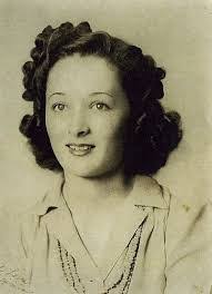 Dee Sutton's Instagram, Twitter & Facebook