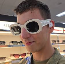 Anyone seen sum like this before?? 1:04 $24.25 This week 日 ZemkeAve Zemke  Ave Very Verybusy busy Macdill AFB Restricted Access, ID Card Required Head  to zone, offers are waiting Start dashing