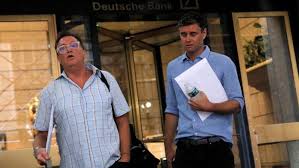 Despondent staff at deutsche bank's london and new york officers cleared their desks today as the deutsche bank has not said how many workers in london are losing their jobs, but its 91,500. Deutsche Bank Starts Cull Of 18 000 Jobs Financial Times