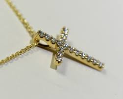 Gold-Kreuz-Halskette mit Diamanten