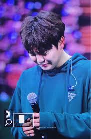 Seungkwan Seventeen In Caratland Carats Surprised Seventeen By Singing Smile Flower To Them And Some Of The Members Cried Seungkwan Seventeen Singing