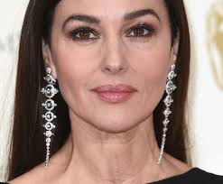 Oct 02, 2021 · eleganti e originali, i capelli neri si abbinano a tutti i tagli di tendenza per l’autunno inverno 2021/2022.dai capelli scalati ai tagli con frangia, … Ecco Tutte Le Star Che Hanno Scelto I Capelli Neri Vogue Italia